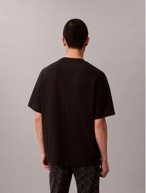 Playera-Grafica-Monologo-Calvin-Klein-Hombre-Negro-4RE815G-UB1