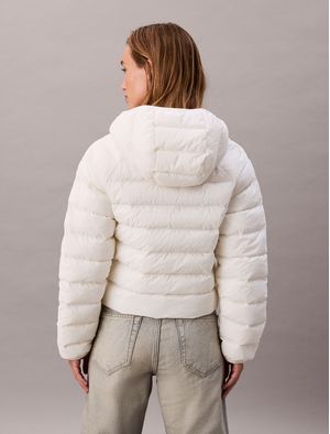 Chamarra-Acolchada-Calvin-Klein-Empacable-Mujer-Beige-47C510G-YAS