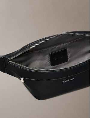 Cangurera-Raised-Calvin-Klein-Hombre-Negro-4D3161G-UB1