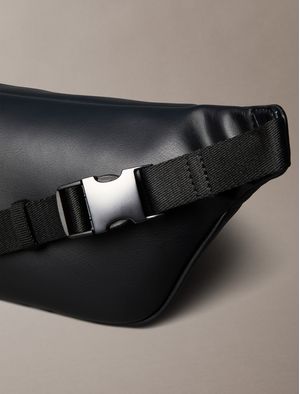 Cangurera-Calvin-Klein-Hombre-Negro-4D3249G-UB1