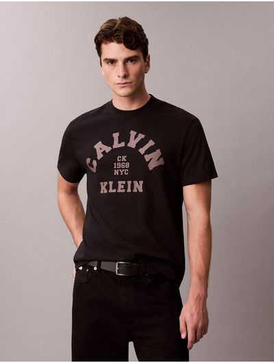 Playera-Calvin-Klein-College-Graphic-20s-Hombre-Negro-4RE810G-UB1