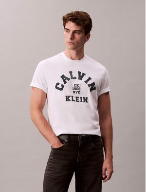 Playera-Calvin-Klein-College-Graphic-20s-Hombre-Blanco-4RE810G-YAA
