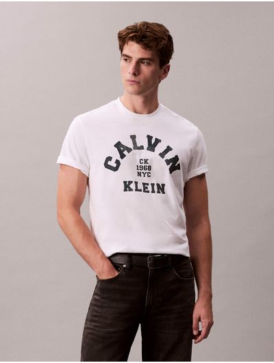 Playera-Calvin-Klein-College-Graphic-20s-Hombre-Blanco-4RE810G-YAA