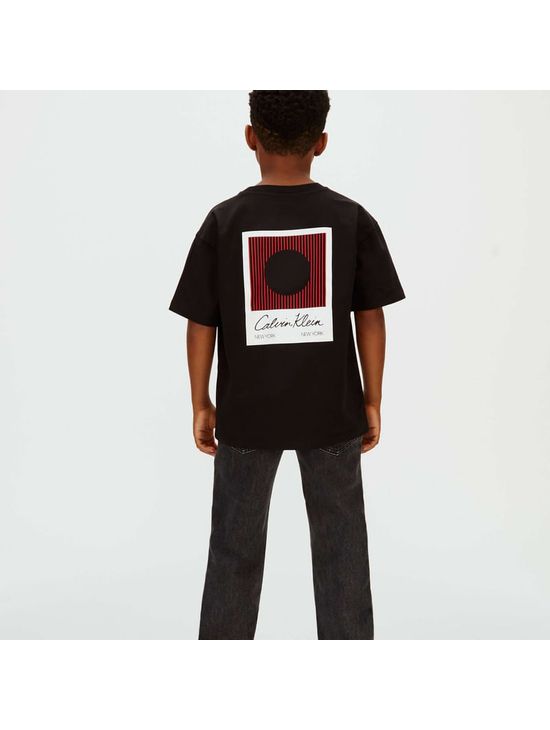 Playera-Calvin-Klein-Polaroid-AW-Nino-Negro-IB0IB02607-BEH