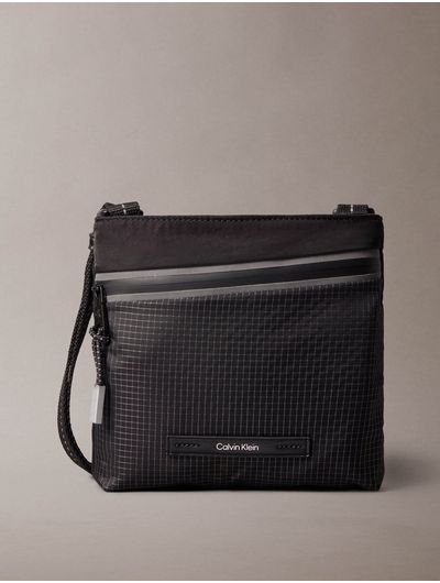 Bolso-Calvin-Klein-Reflect-Flatpack-Hombre-Negro-4D3227G-UB1