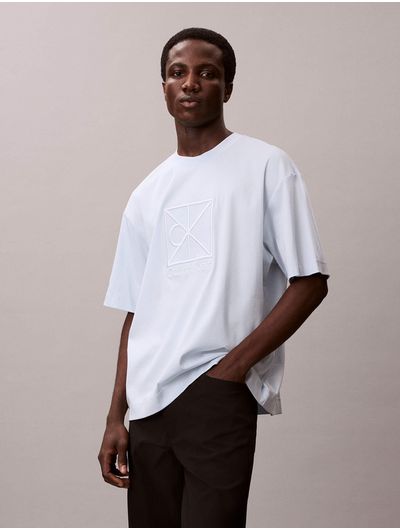 Playera-Calvin-Klein-Relaxed-Interlock-Emblem-Hombre-Azul-4LE200G-CIQ