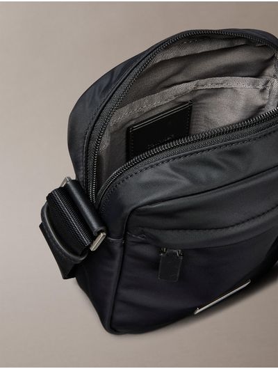 Bolso-Calvin-Klein-Sleek-Reporter-Hombre-Negro-4D3180G-UB1