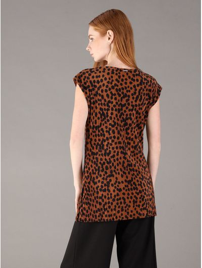 Tunica-Calvin-Klein-Plisada-Cuello-Barco-con-Estampado-Mujer-Cafe-44E260G-ZQL