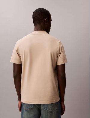 Playera-Calvin-Klein-Emboss-Regular-Hombre-Blanco-4RAB803-PF0