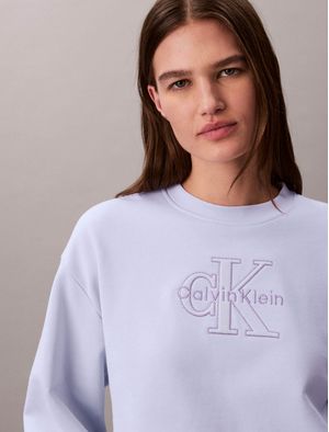 sudadera-calvin-klein-embossed-monologo-crewneck-mujer-lila-47f204g-3oq