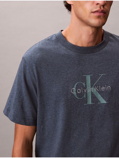 playera-calvin-klein-hero-monologo-20s-hombre-azul-4rb862g-r9f