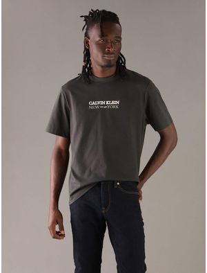 playera-calvin-klein-con-logo-bordado-hombre-gris-4re833g-8mn