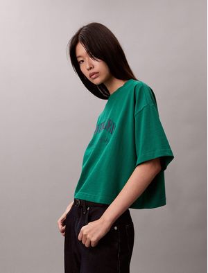 playera-calvin-klein-cropped-heritage-logo-mujer-verde-47f813g-l4g