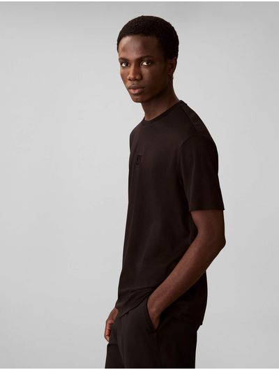 playera-calvin-klein-supima-emblem-hombre-negro-4lf243g-ub1