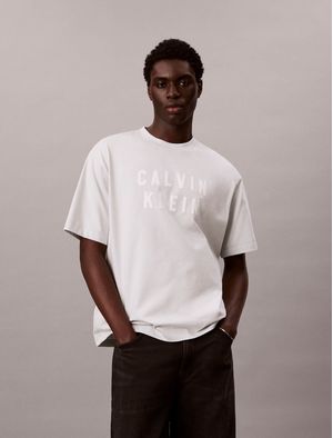 playera-calvin-klein-16s-graphic-seasonal-hombre-blanco-4rf849g-ciq