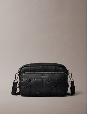 bolsa-calvin-klein-emblem-camera-bag-hombre-negro-4d3330g-ub1