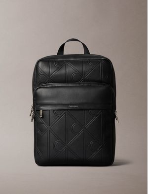 mochila-calvin-klein-emblem-emboss-hombre-negro-4d3398g-ub1
