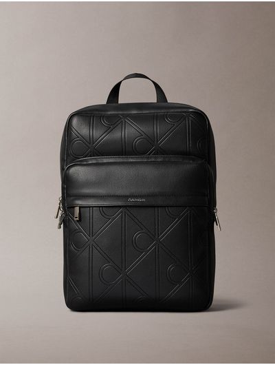 mochila-calvin-klein-emblem-emboss-hombre-negro-4d3398g-ub1