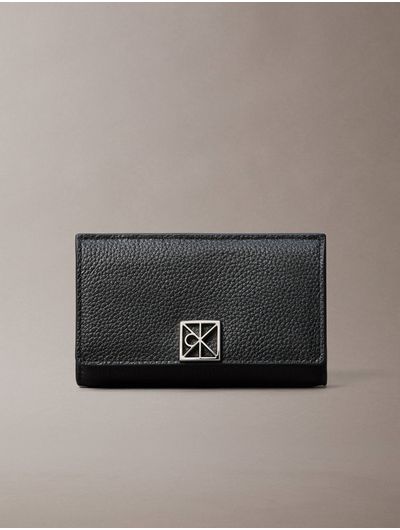 cartera-calvin-klein-emblem-pebble-mujer-negro-4f1127g-ub1