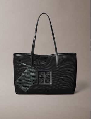 tote-calvin-klein-emblem-mesh-mujer-negro-4f3380g-ub1