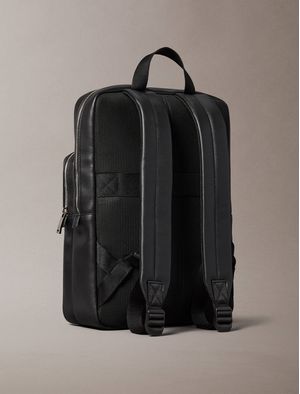 mochila-calvin-klein-emblem-emboss-hombre-negro-4d3398g-ub1