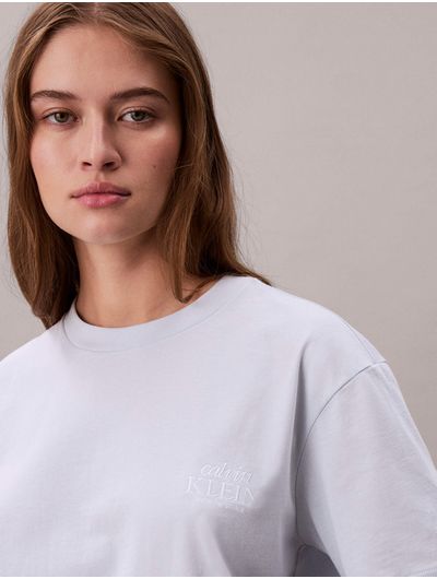 playera-calvin-klein-boxy-graphic-mujer-azul-claro-47f801g-ciq