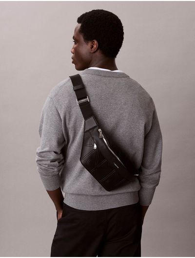 cangurera-calvin-klein-emblem-hombre-negro-4d3332g-ub1