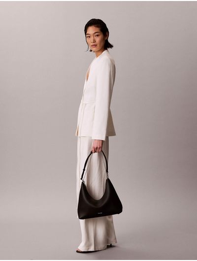 bolsa-calvin-klein-emblem-top-zip-mujer-negro-4f3495g-ub1