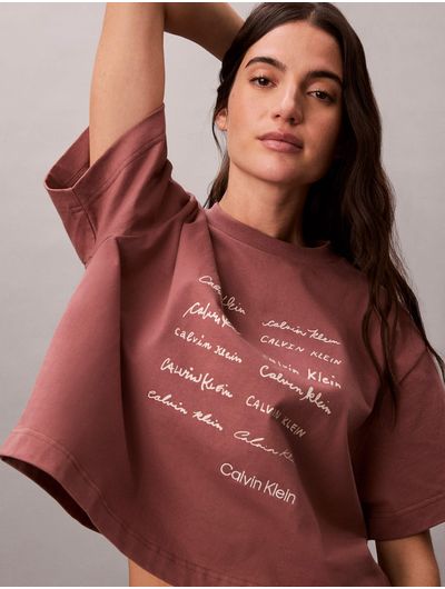 playera-calvin-klein-cropped-boxy-grafica-mujer-rosa-47f823g-41j