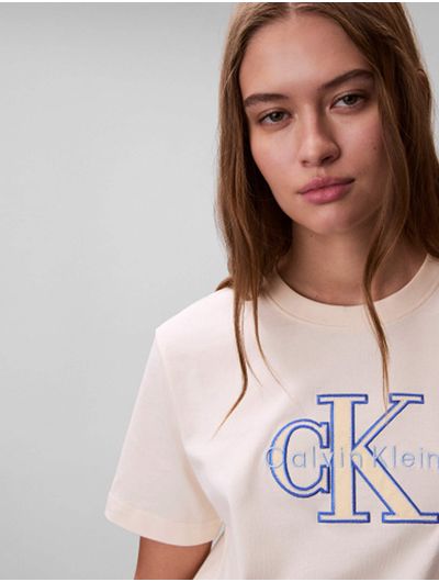playera-calvin-klein-hero-monologo-mujer-durazno-47f829g-f7j