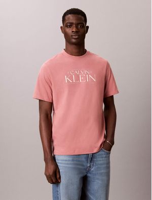 playera-calvin-klein-graphic-seasonal-hombre-rosa-ballet-4rf828g-gda