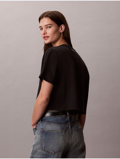 playera-calvin-klein-interlock-bordado-cropped-mujer-negro-47g850g-ub1