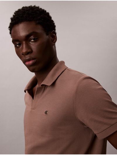 polo-calvin-klein-pique-cuello-abierto-hombre-cafe-4rf215g-9o9