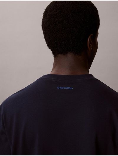 playera-calvin-klein-jeans-emblem-graphic-hombre-azul-4rf817g-cef