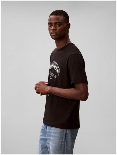 playera-calvin-klein-graphic-seasonal-hombre-negro-4rf820g-ub1