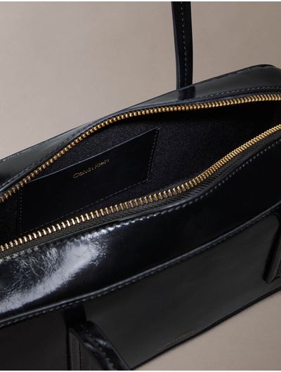 bolsa-calvin-klein-foil-logo-glossy-bauletto-mujer-negro-4f3638g-ub1