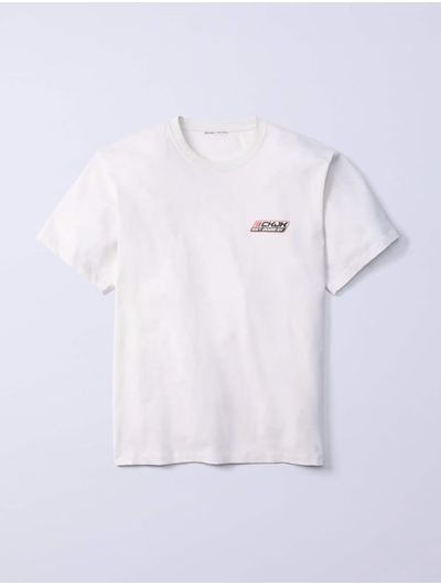playera-badge-project-rebel-hombre-blanco-40421mf-yas