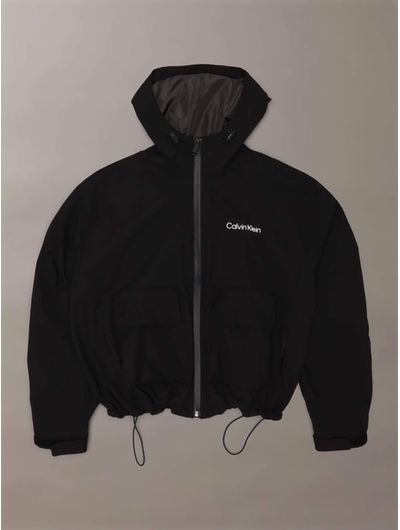 chamarra-calvin-klein-con-logo-engomado-mujer-negro-47f504g-ub1