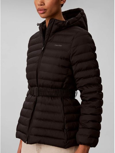 chamarra-calvin-klein-ulw-belted-puffer-con-logo-mujer-negro-44g504g-ub1