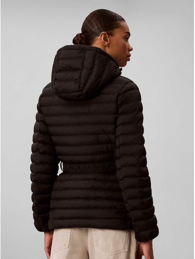 chamarra-calvin-klein-ulw-belted-puffer-con-logo-mujer-negro-44g504g-ub1