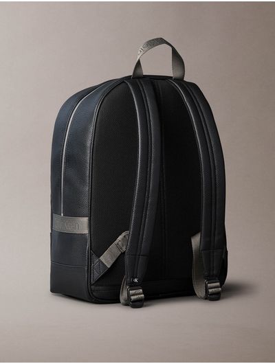 mochila-calvin-klein-con-monograma-y-logo-hombre-negro-4g3158g-001
