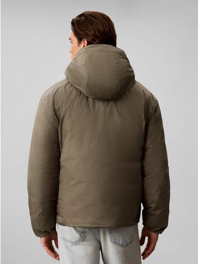 chamarra-calvin-klein-ultra-lightweight-ripstop-con-logo-hombre-verde-4lf503g-ldy