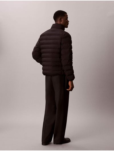 chamarra-calvin-klein-puffer-con-logo-hombre-negro-4lg503g-ub1