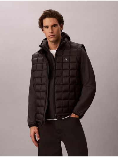 chaleco-calvin-klein-ultralightweight-con-monograma-y-logo-hombre-negro-4rg507g-ub1