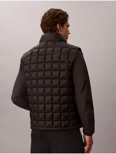 chaleco-calvin-klein-ultralightweight-con-monograma-y-logo-hombre-negro-4rg507g-ub1