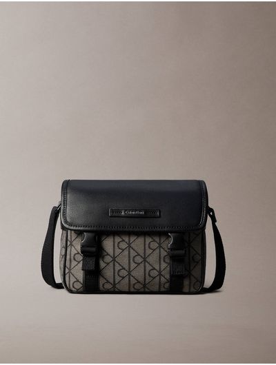 bolsa-calvin-klein-mixed-emblem-small-flap-meenger-con-monograma-hombre-cafe-4d3451g-7ul