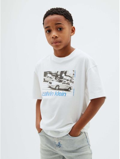 playera-calvin-klein-photoprint-con-estampado-frontal-nino-blanco-lvcktja44b-yaf