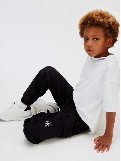 jogger-cargo-calvin-klein-con-monograma-nino-negro-lvcksjc33b-beh