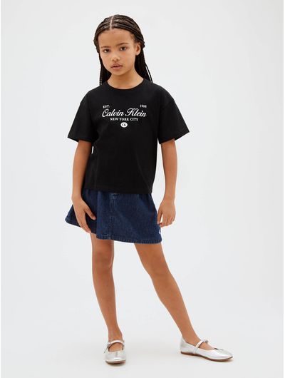 playera-calvin-klein-seasonal-ck-logo-boxy-con-logo-nina-negro-lvcktja23g-beh