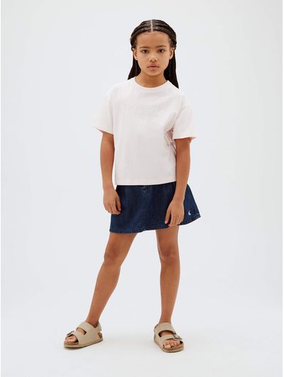playera-calvin-klein-seasonal-ck-logo-boxy-con-logo-nina-rosa-lvcktja23g-t0r